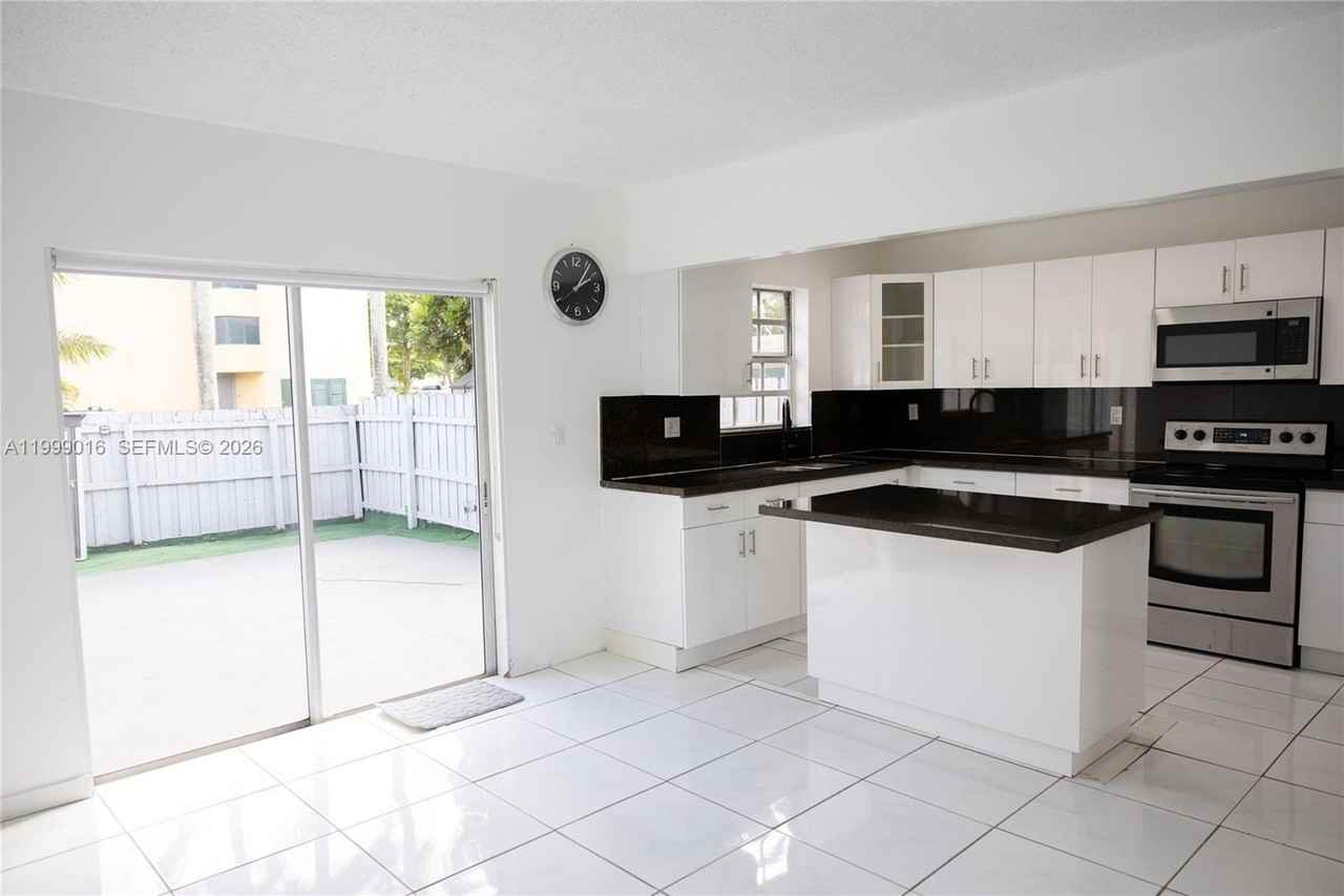 11830 Sw 19th Ln #186 - Photo 6 of 23