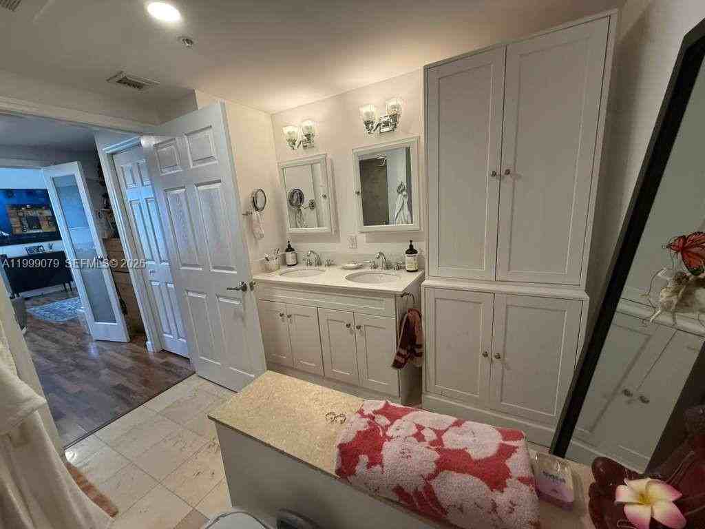 711 Biltmore Way #603 - Photo 7 of 12