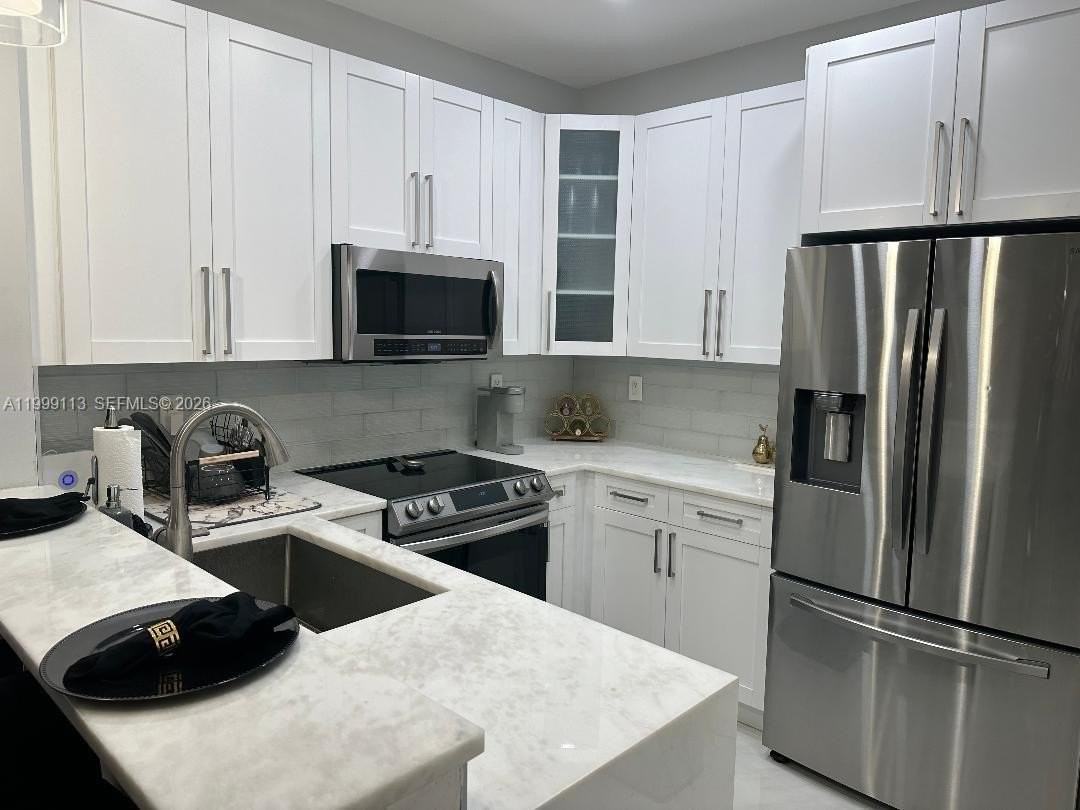 7690 S Southwood Cir - Photo 3 of 31