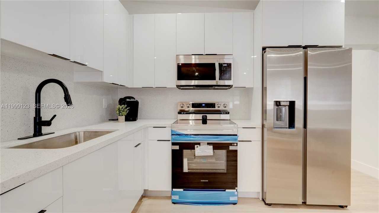 2736 Nw 21st Ave - Photo 2 of 50