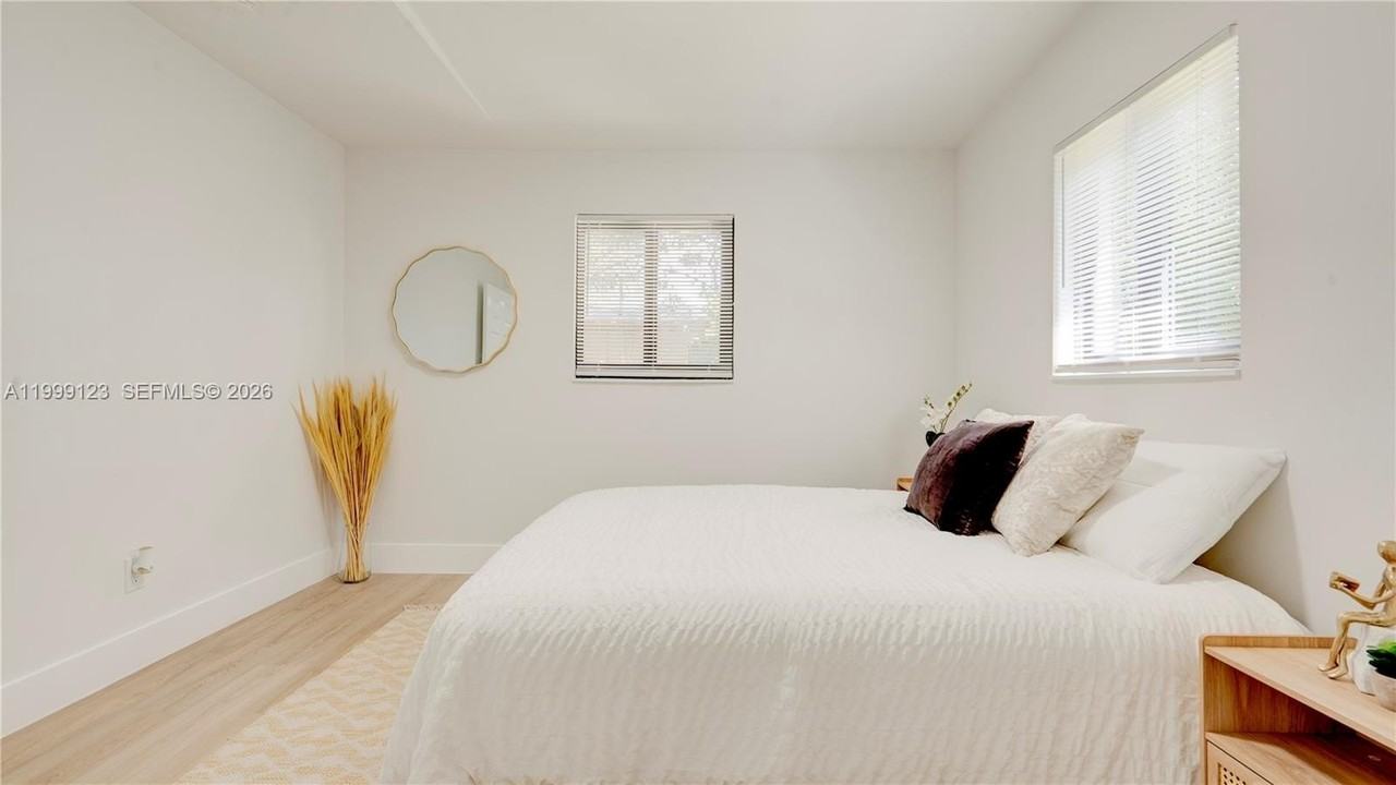 2736 Nw 21st Ave - Photo 3 of 50