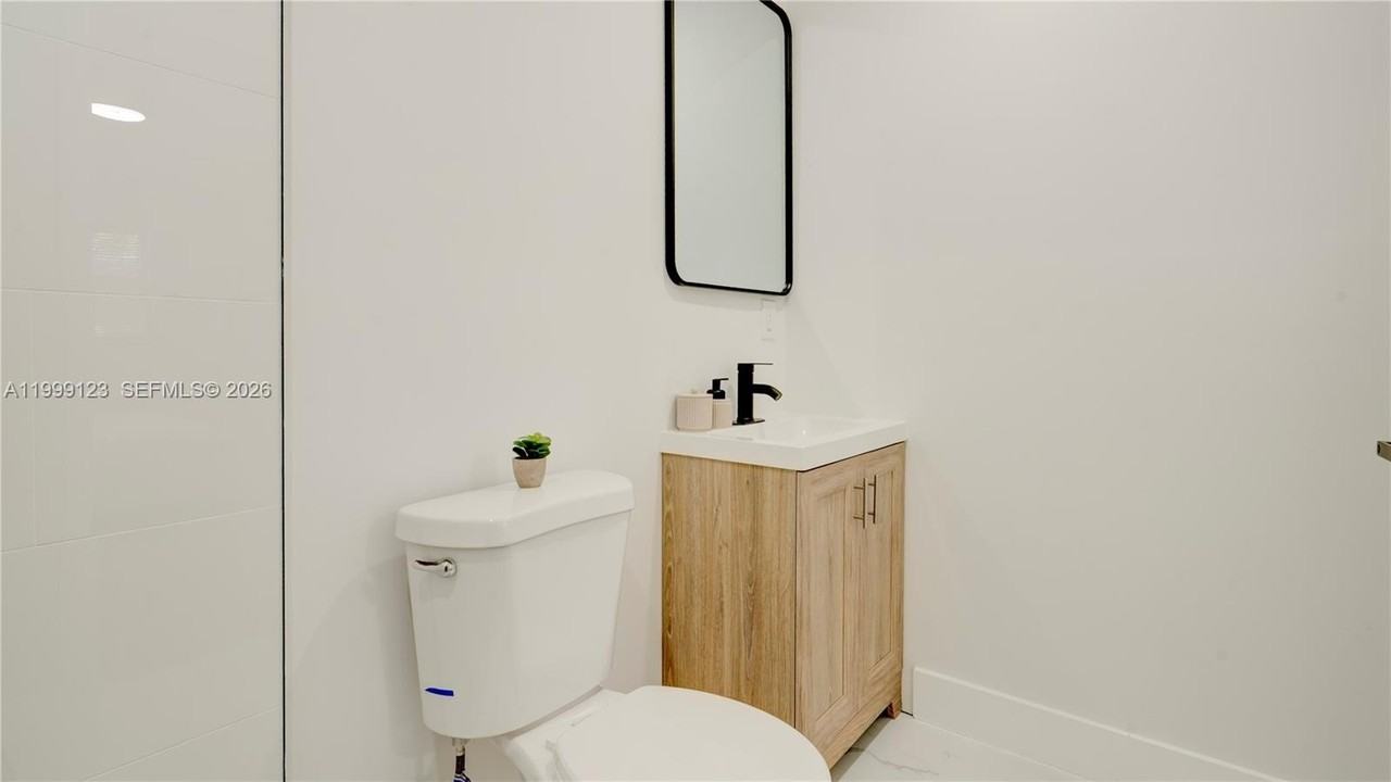 2736 Nw 21st Ave - Photo 4 of 50