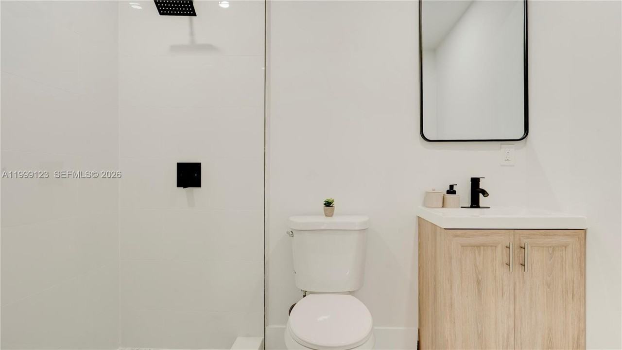 2736 Nw 21st Ave - Photo 6 of 50