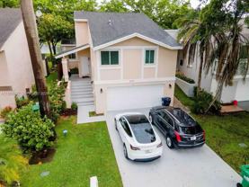 21761 Sw 98th Pl #0 - Photo 1 of 1