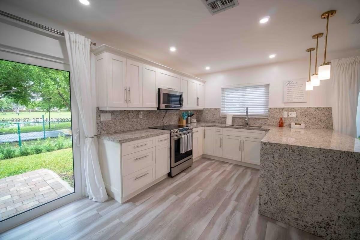 21761 Sw 98th Pl #0 - Photo 3 of 40