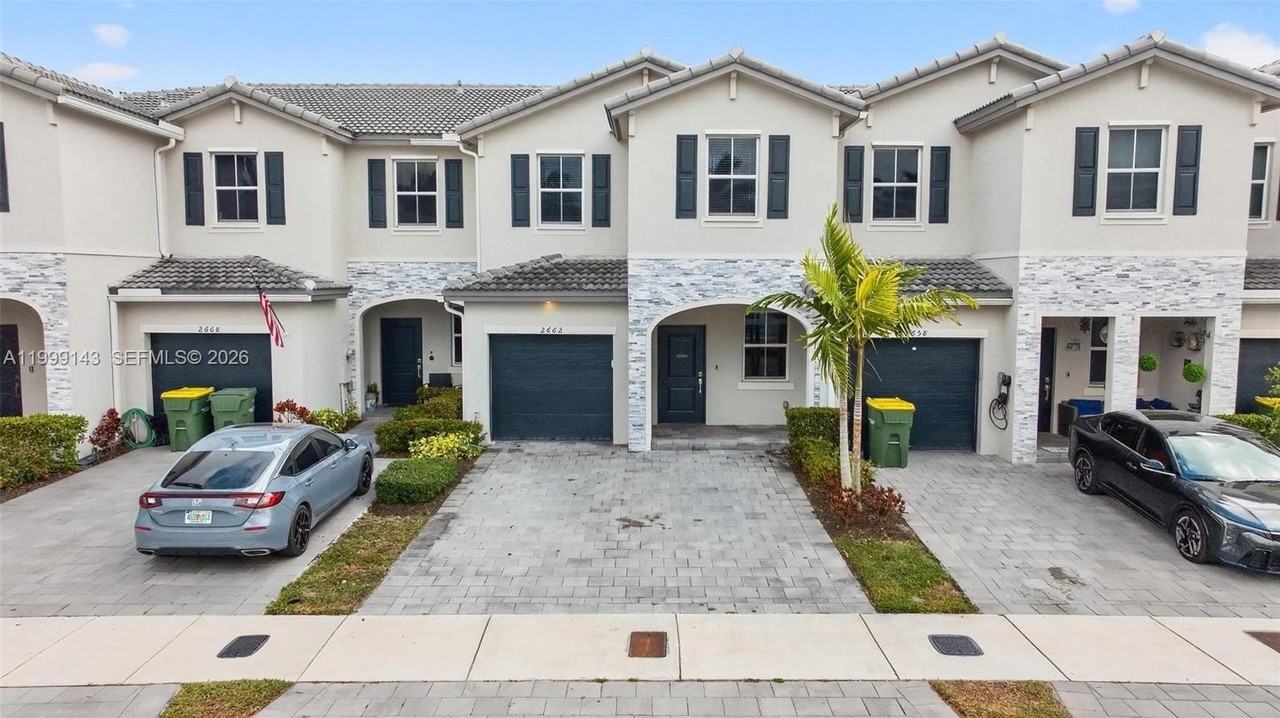 2662 Se 10th St #2662 - Photo 3 of 48