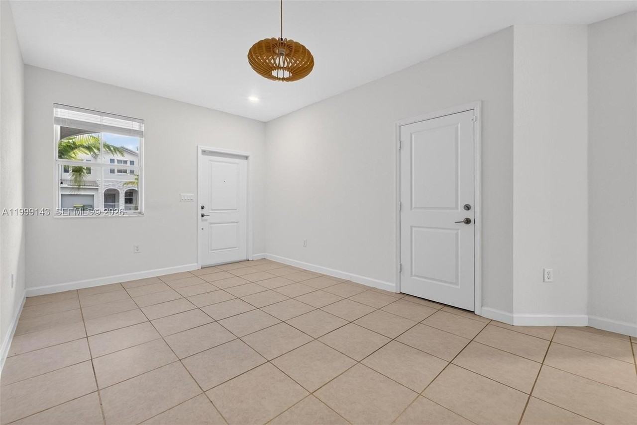 2662 Se 10th St #2662 - Photo 7 of 48