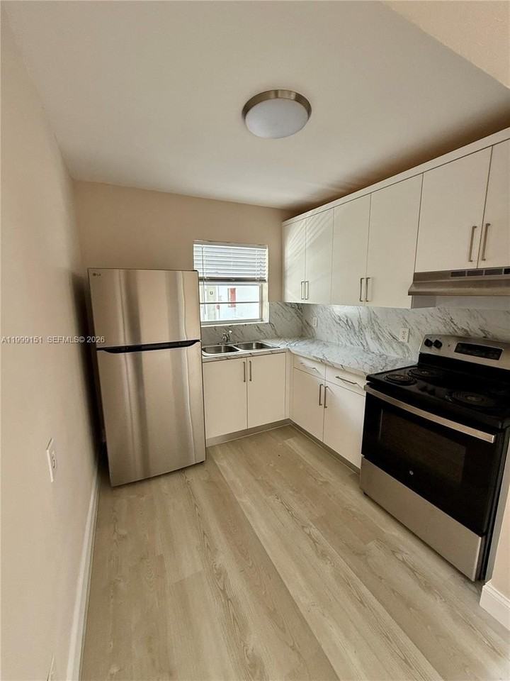 1607 Arthur St #304 - Photo 2 of 13