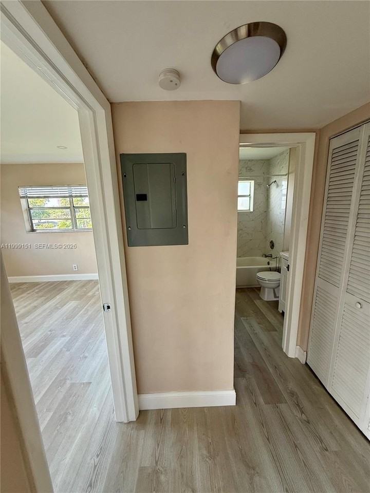 1607 Arthur St #304 - Photo 4 of 13