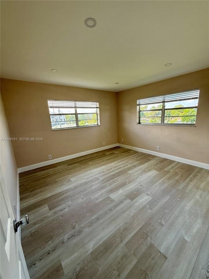 1607 Arthur St #304 - Photo 5 of 13