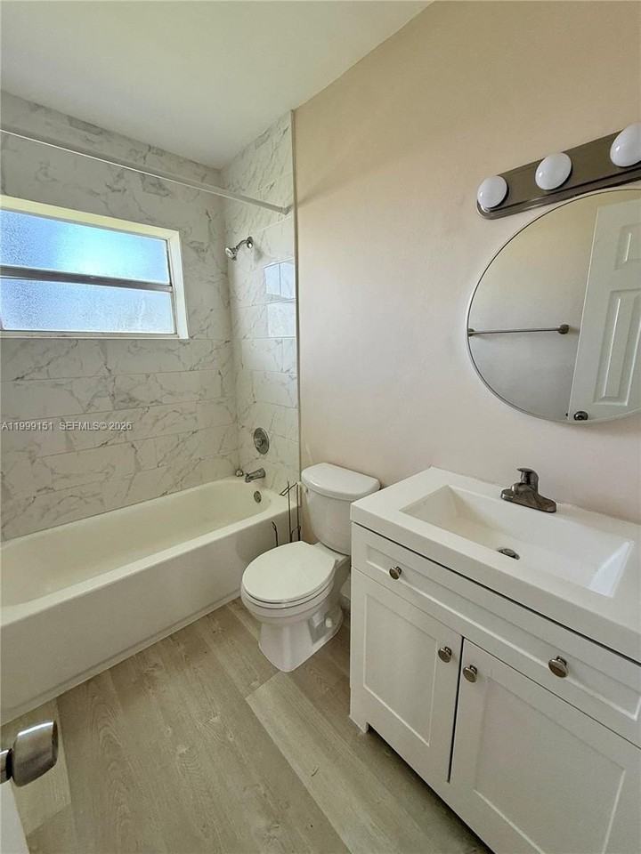 1607 Arthur St #304 - Photo 7 of 13