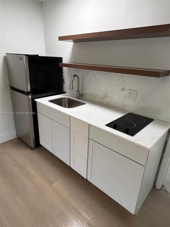 428 Sw 15th Rd #428 - Photo 2 of 4