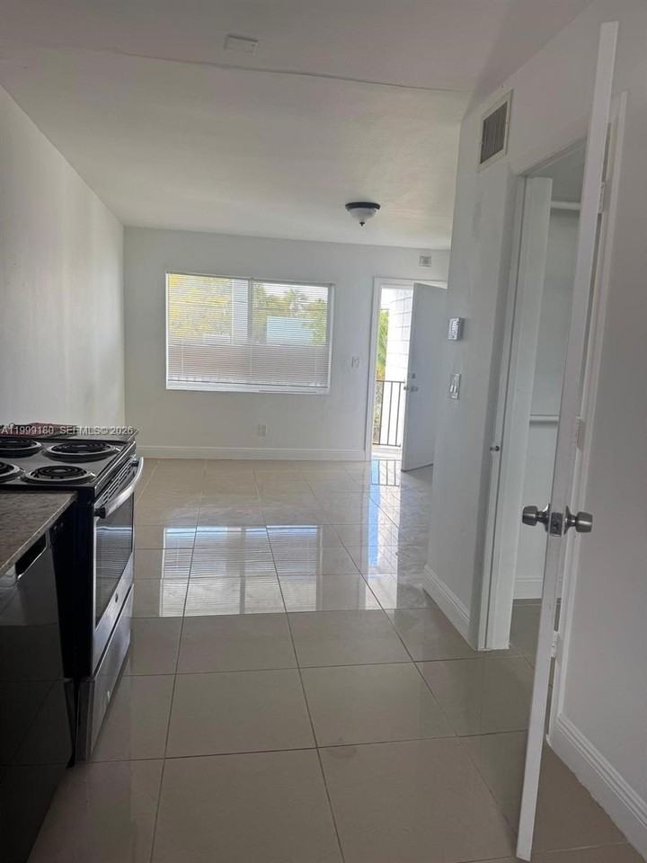 660 Ne 88th Ter #8 - Photo 4 of 7