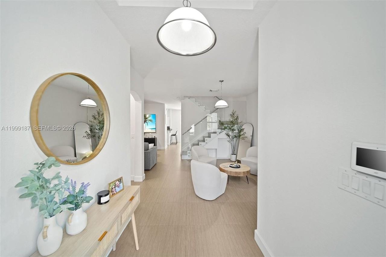 11613 Nw 78th St #11613 - Photo 3 of 34