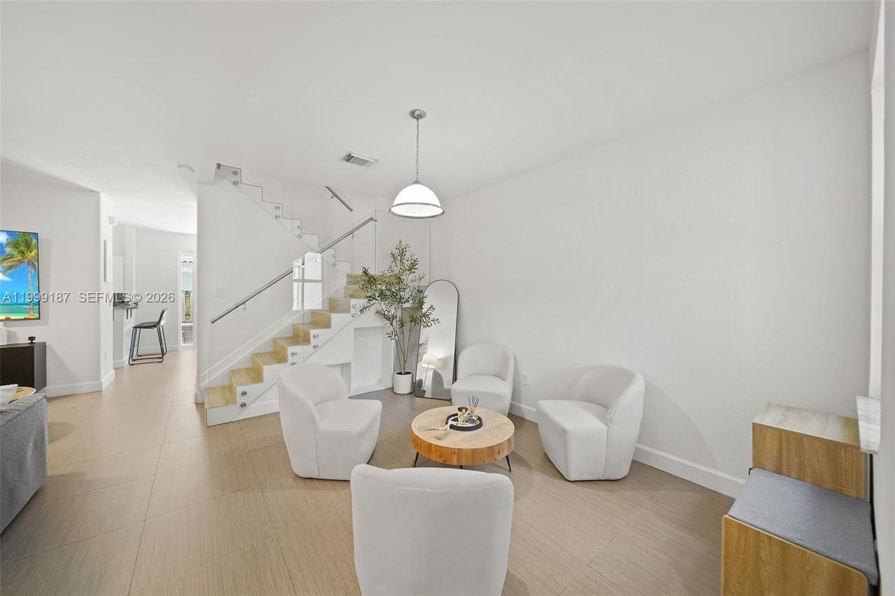 11613 Nw 78th St #11613 - Photo 4 of 34