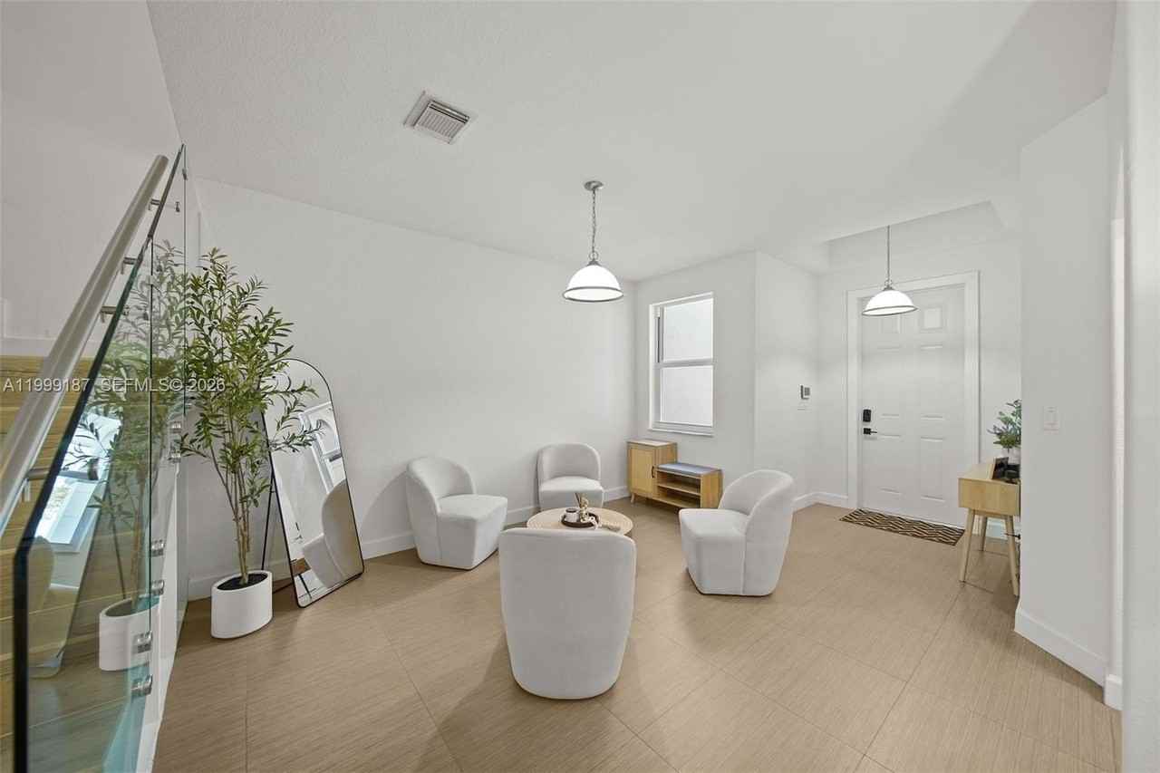 11613 Nw 78th St #11613 - Photo 5 of 34