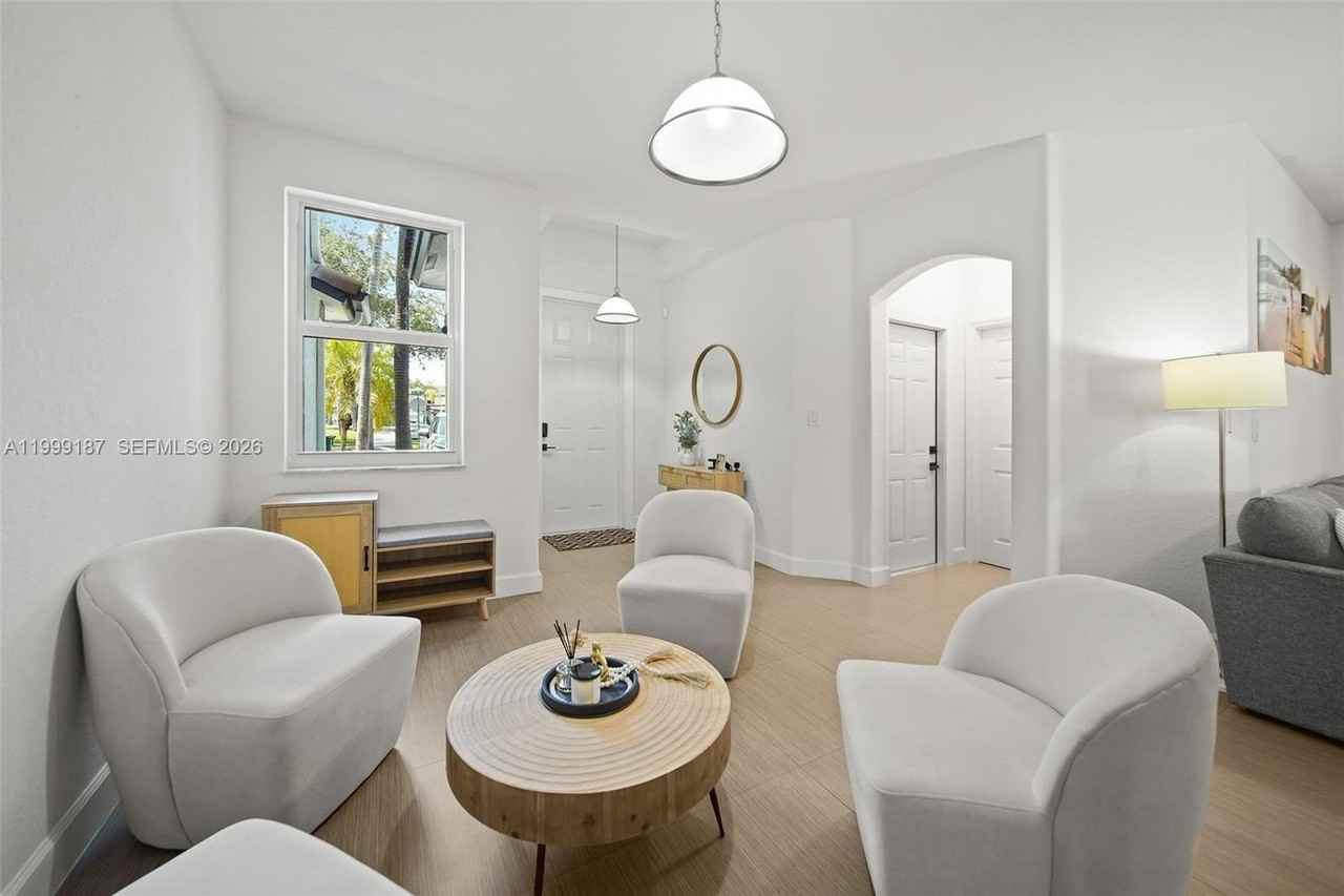 11613 Nw 78th St #11613 - Photo 6 of 34