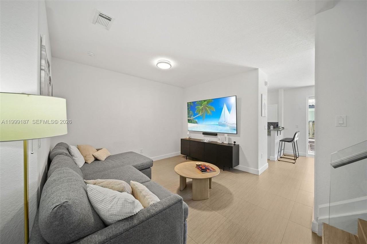 11613 Nw 78th St #11613 - Photo 7 of 34