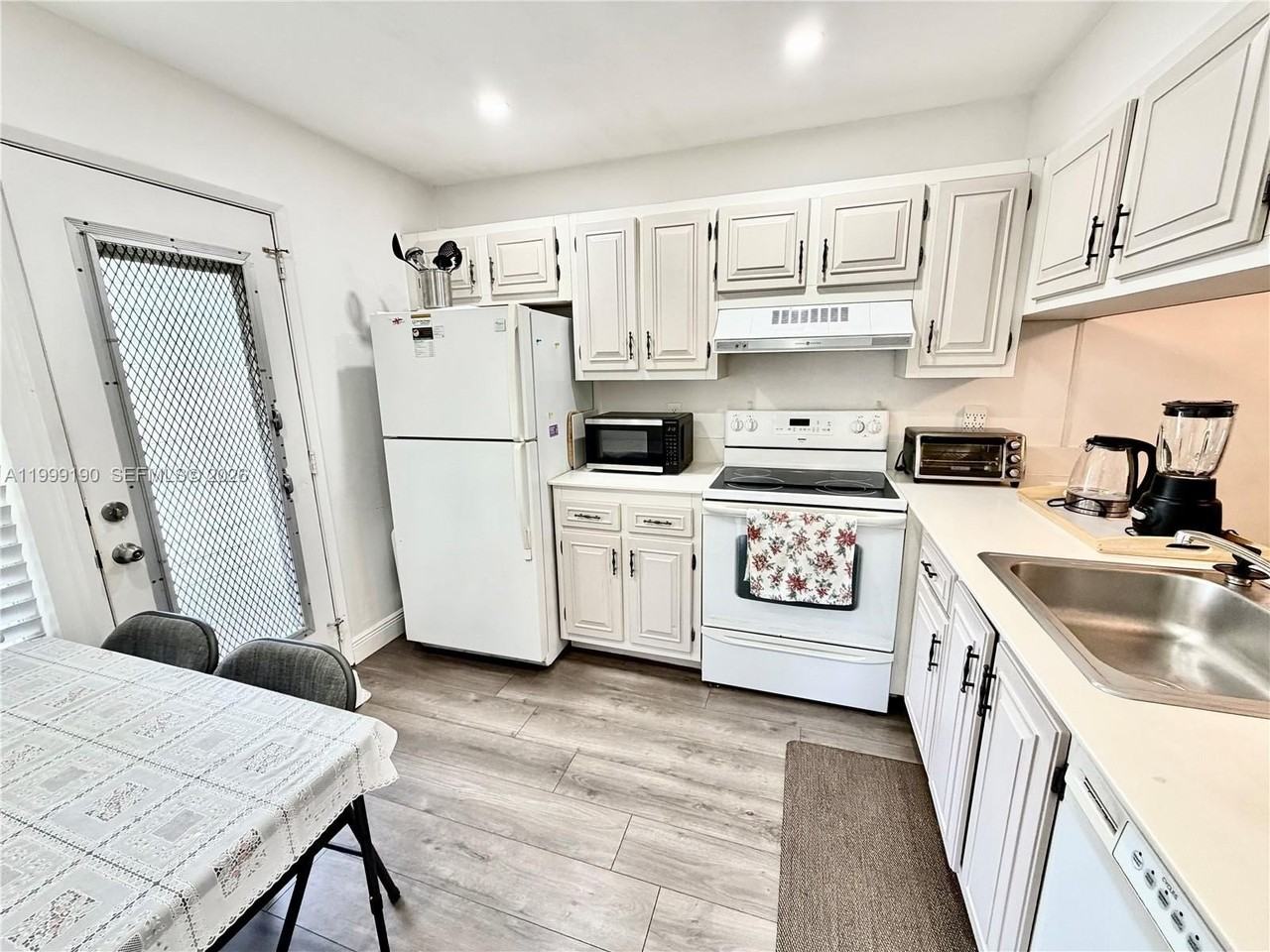 2707 Nassau Bnd #H2 - Photo 2 of 18