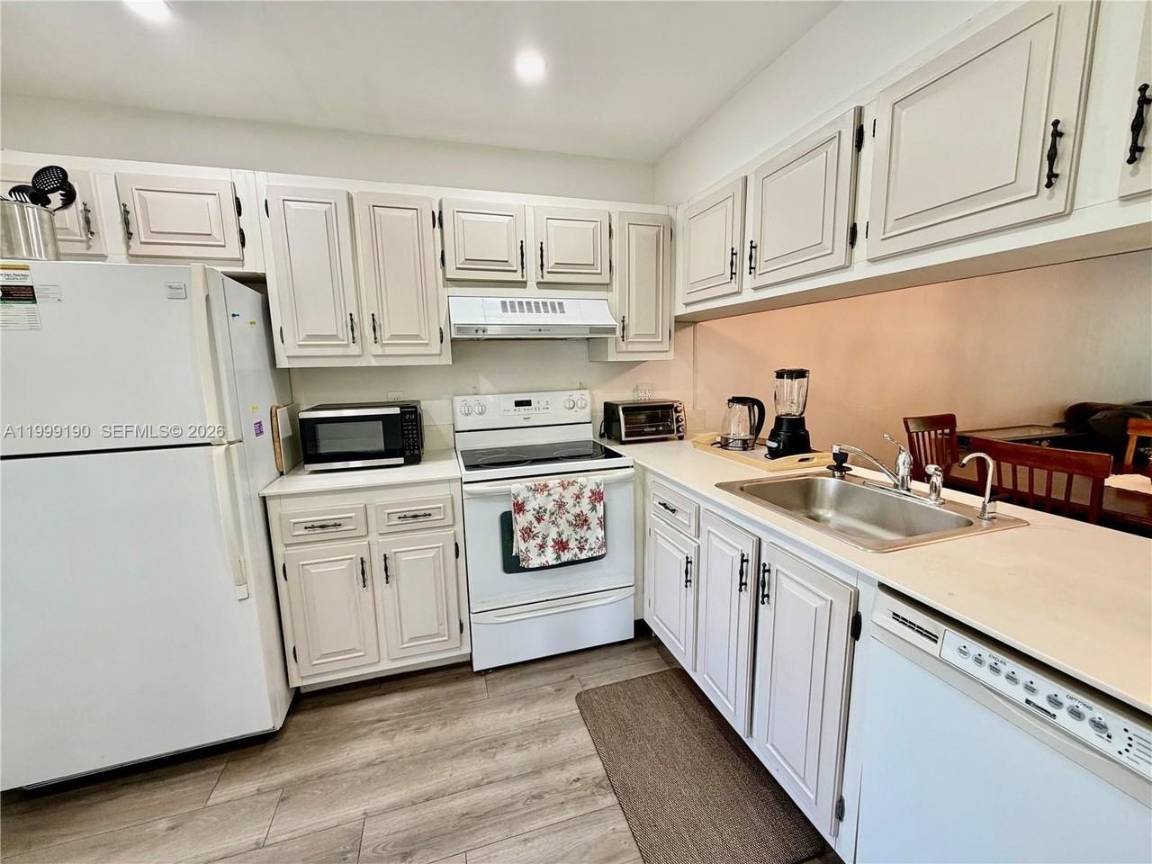 2707 Nassau Bnd #H2 - Photo 3 of 18