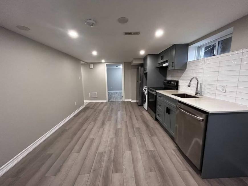 103 2-103 Elgin Cres - Photo 4 of 10