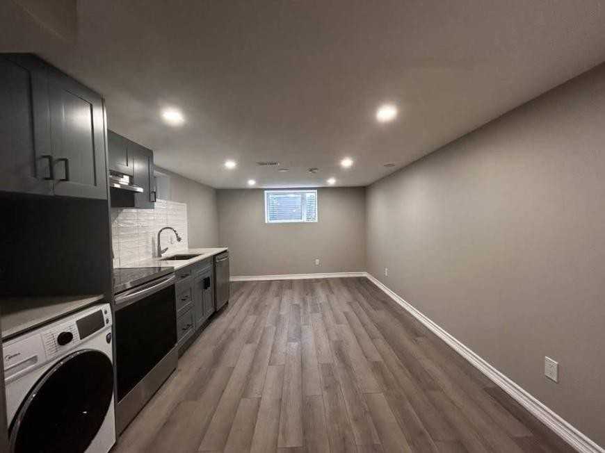 103 2-103 Elgin Cres - Photo 5 of 10