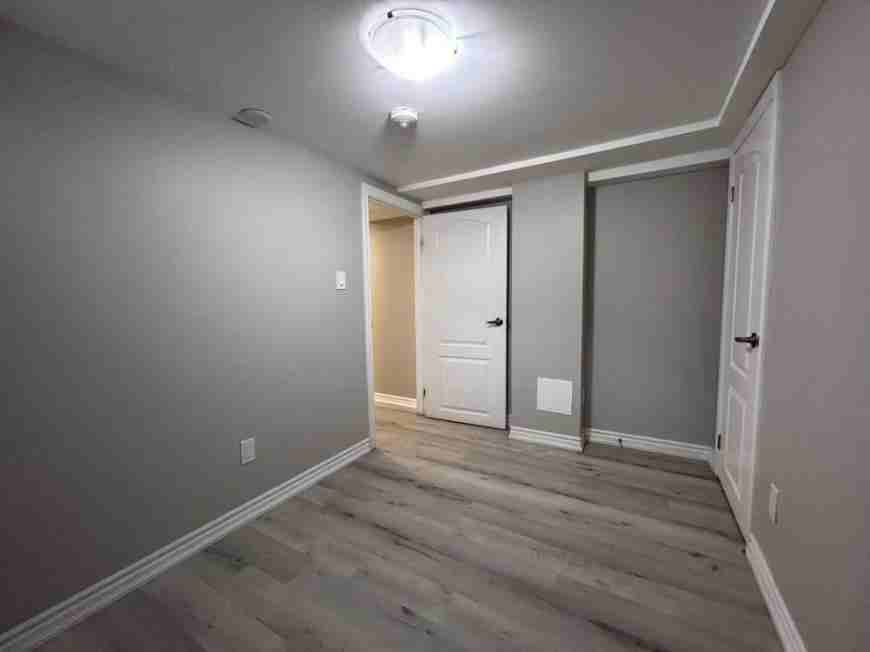 103 2-103 Elgin Cres - Photo 7 of 10