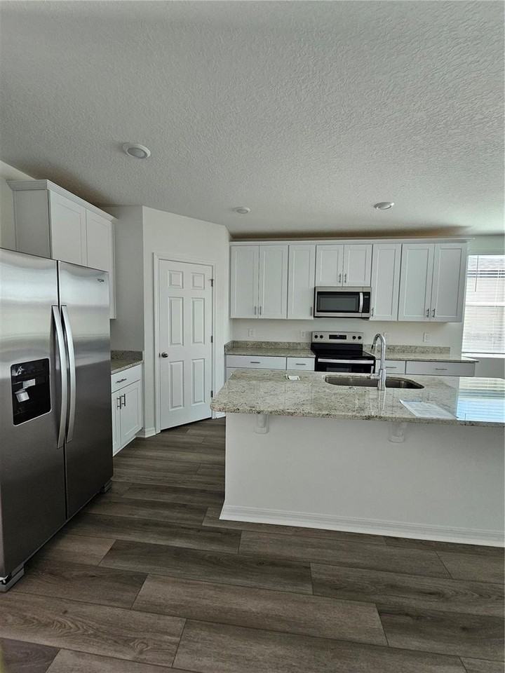 4519 Windy Oak Way - Photo 4 of 32