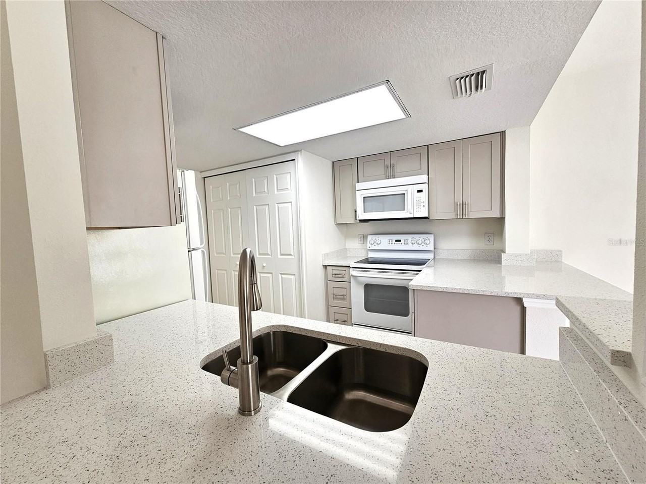 411 Australian Way #0 - Photo 5 of 24