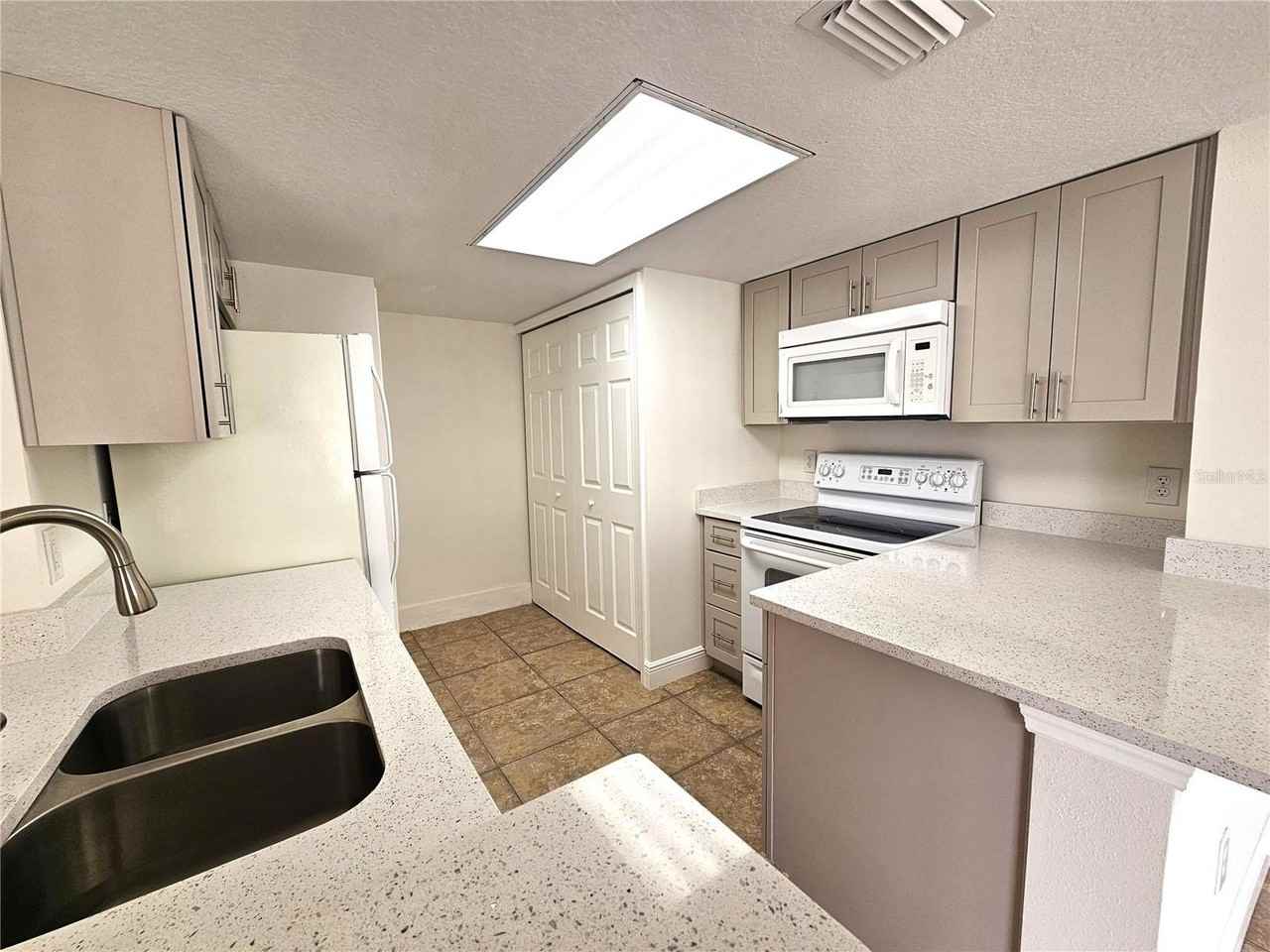 411 Australian Way #0 - Photo 6 of 24