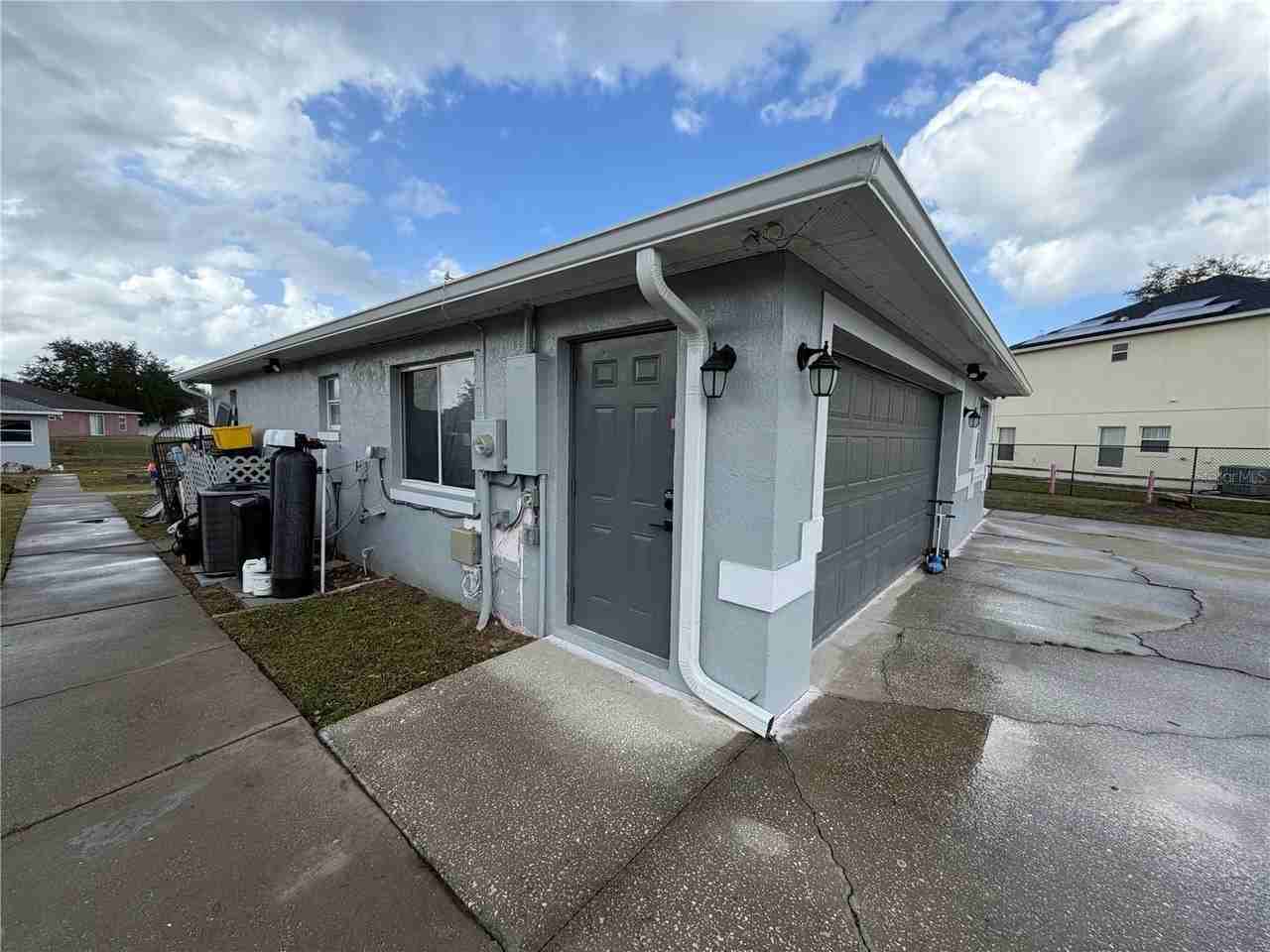 305 Michigan Pl - Photo 2 of 5