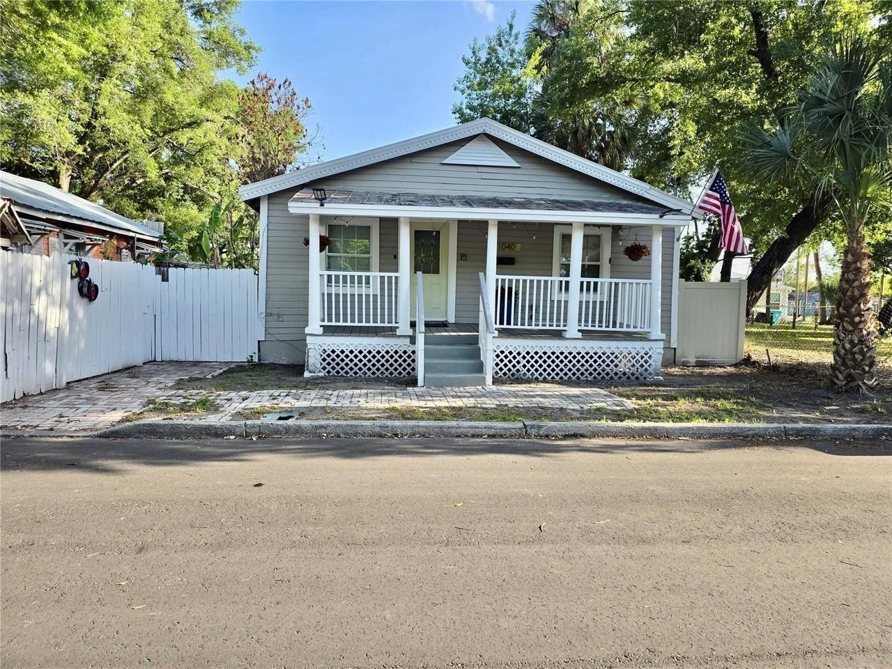 1040 Randall St - Photo 2 of 39
