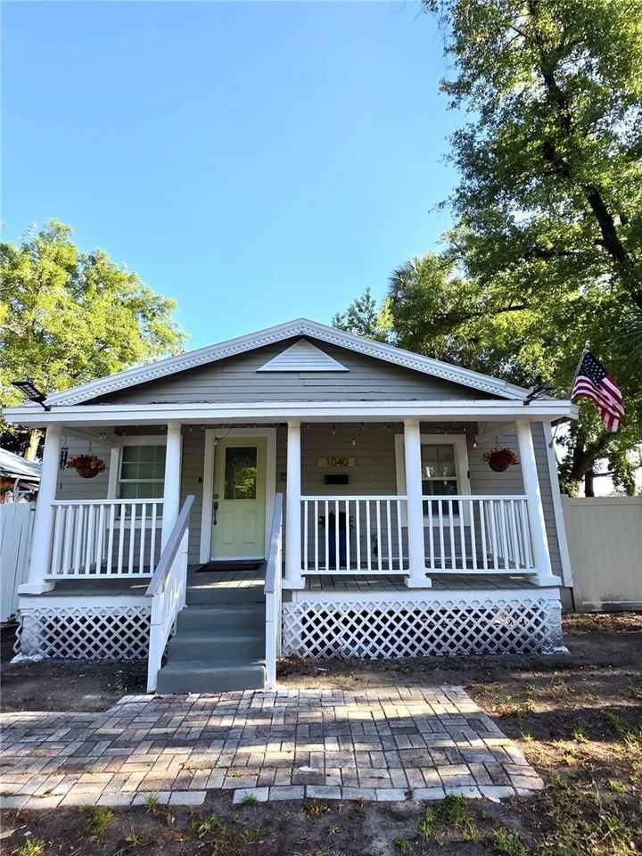 1040 Randall St - Photo 3 of 39