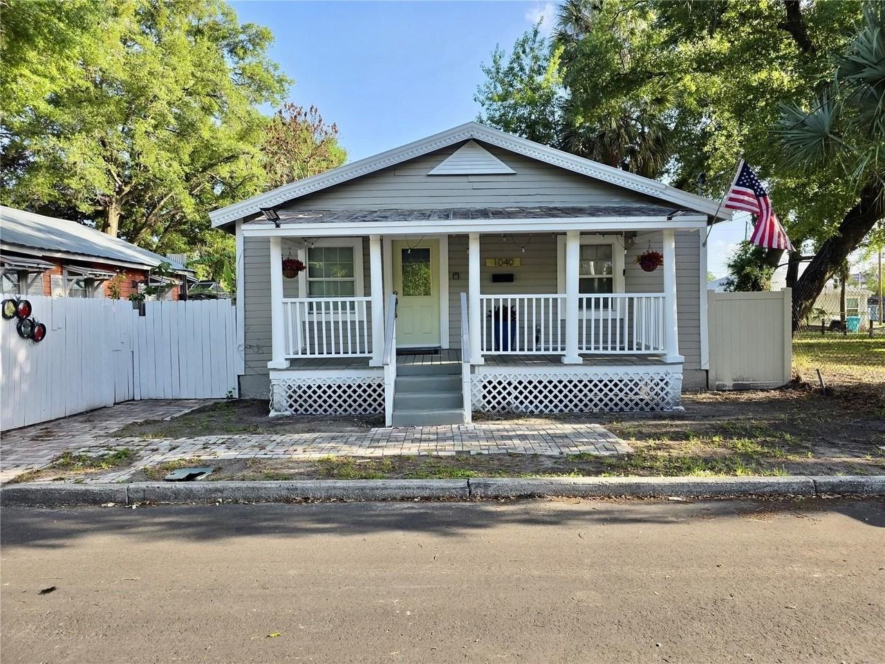 1040 Randall St - Photo 4 of 39