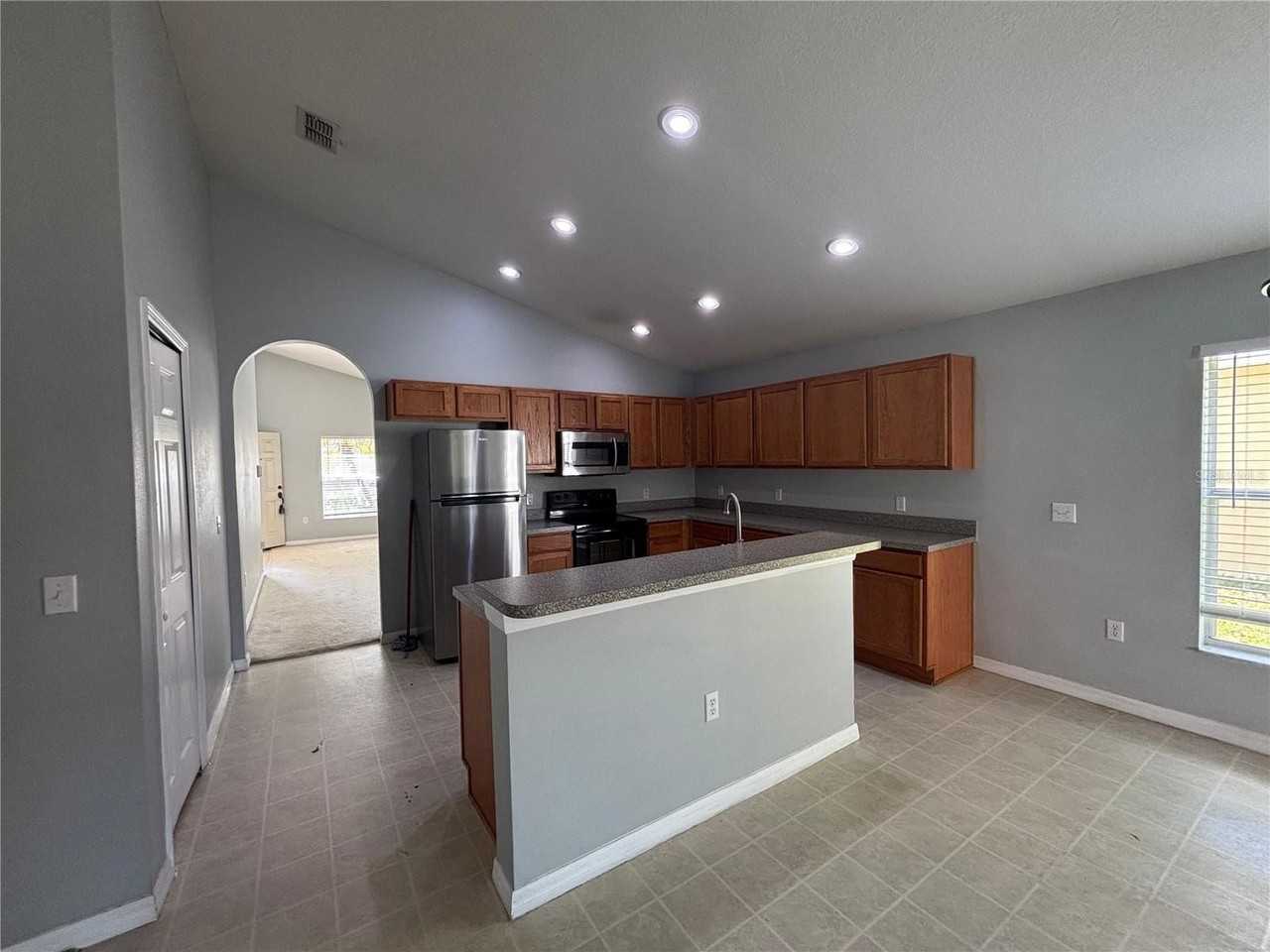 3068 Cameron Dr - Photo 3 of 12