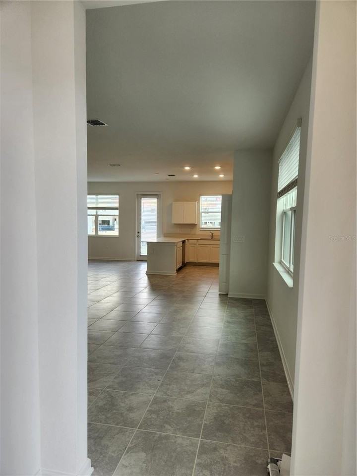 203 Bogey Dr - Photo 4 of 41