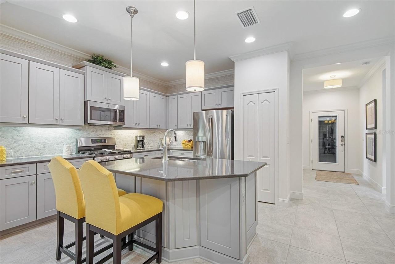 13625 Circa Crossing Dr - Photo 7 of 25