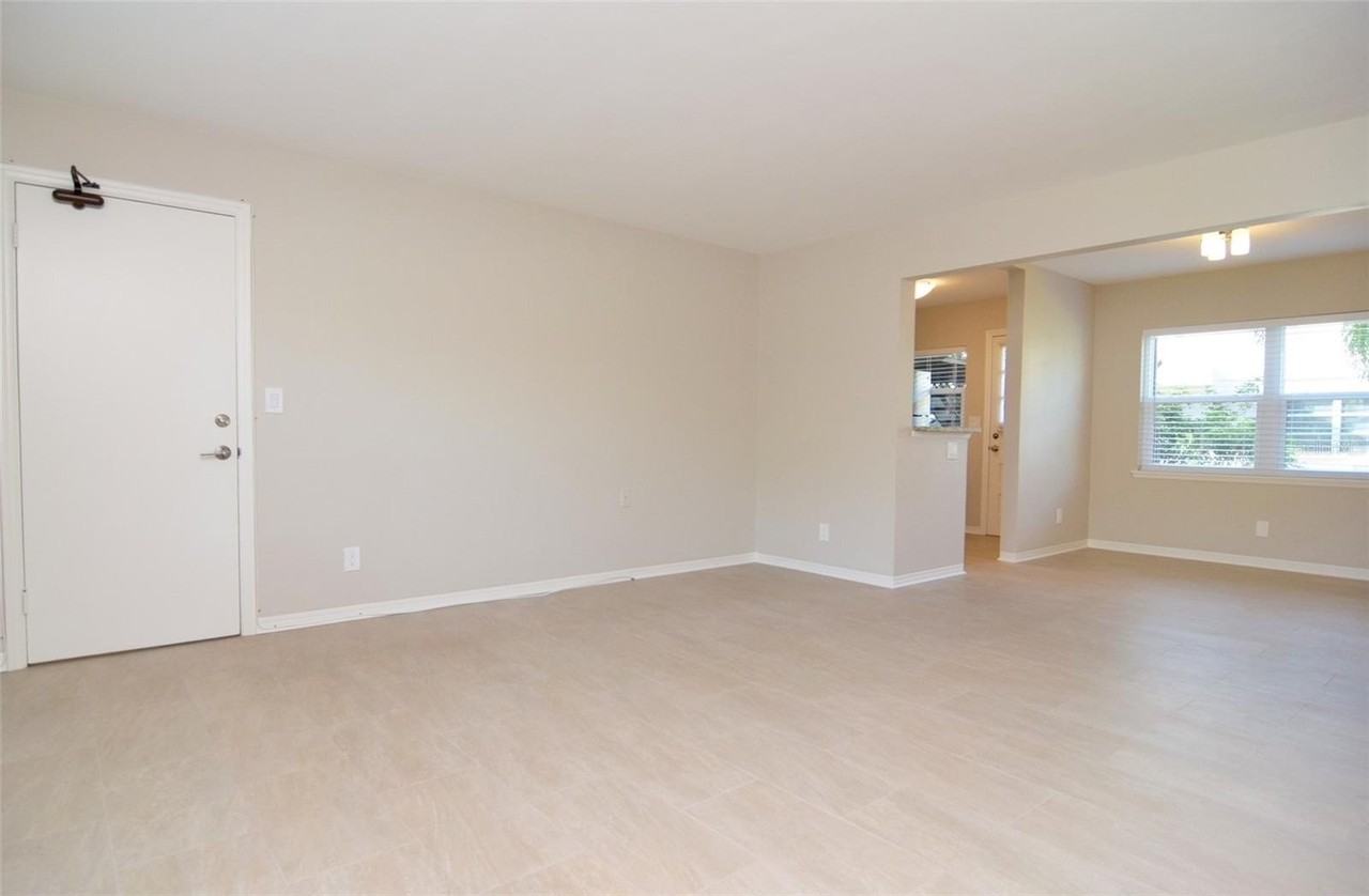 606 12th Ave Ne #2 - Photo 6 of 29