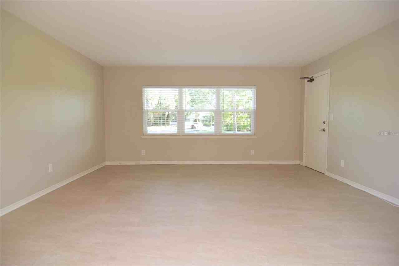 606 12th Ave Ne #2 - Photo 7 of 29