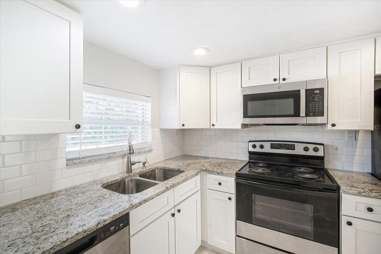 811 Russell Ln #309 - Photo 3 of 34