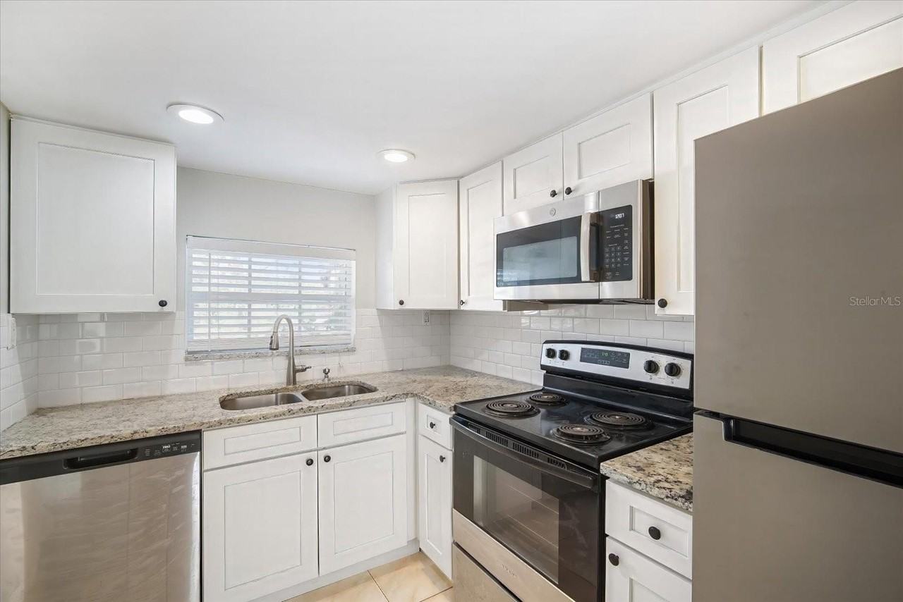 811 Russell Ln #309 - Photo 4 of 34