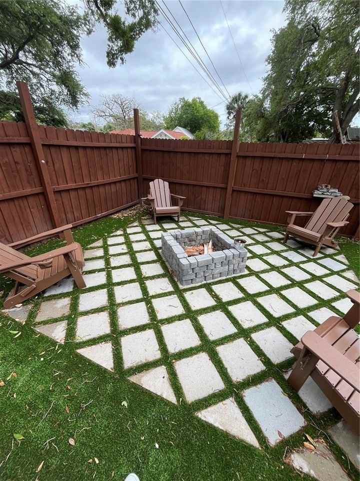 4653 78th Ln N - Photo 3 of 24