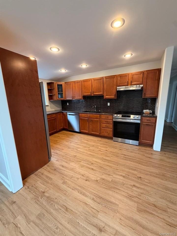 740 Church St - Photo 2 of 23