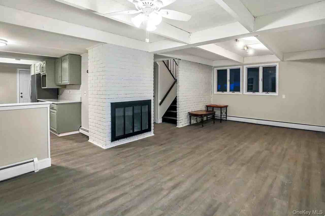 44 University Heights Dr - Photo 2 of 12