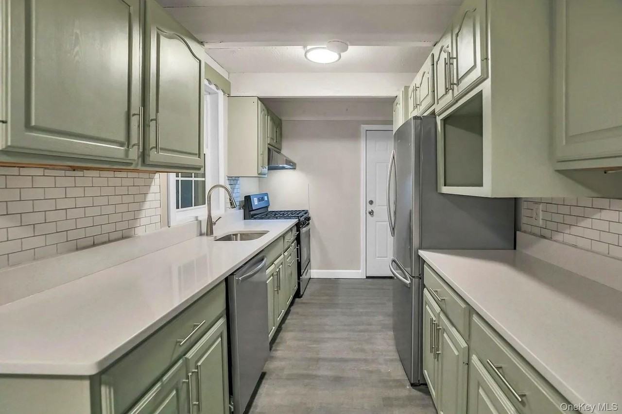 44 University Heights Dr - Photo 4 of 12