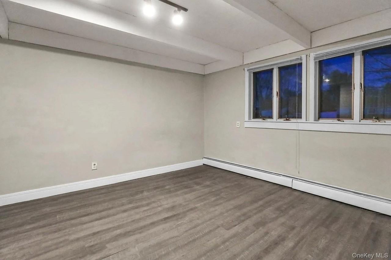 44 University Heights Dr - Photo 5 of 12