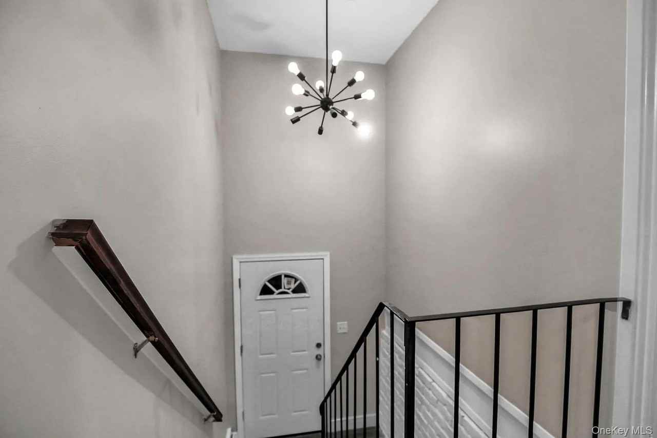 44 University Heights Dr - Photo 7 of 12