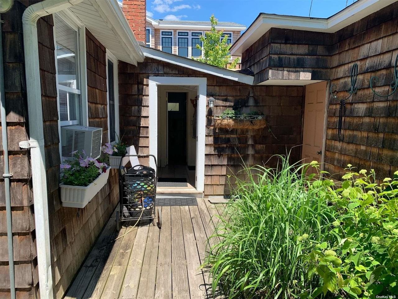 120 Bungalow Walk - Photo 2 of 17