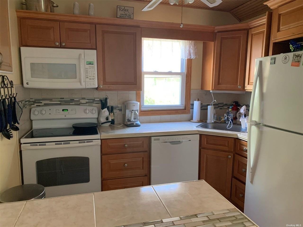 120 Bungalow Walk - Photo 7 of 17