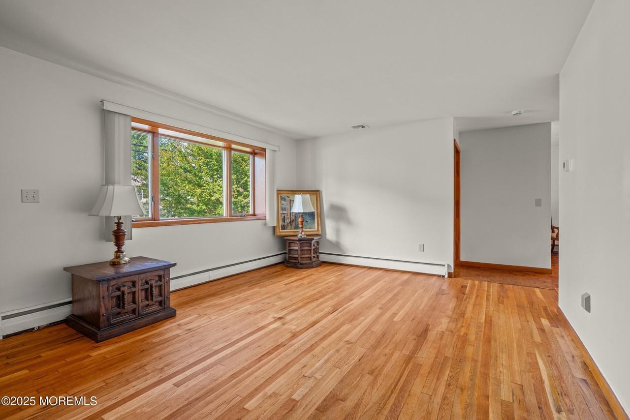 1120 Darlene Ave - Photo 6 of 38